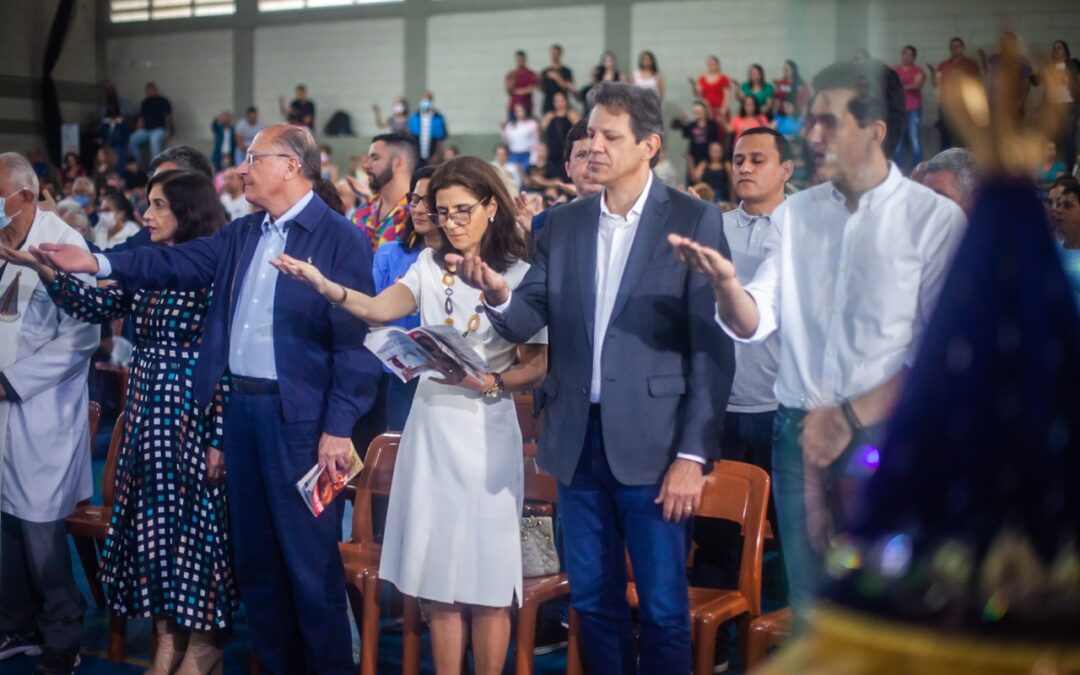 Haddad e Alckmin participam de missa na Paróquia da Nossa Senhora Aparecida em Itaquera