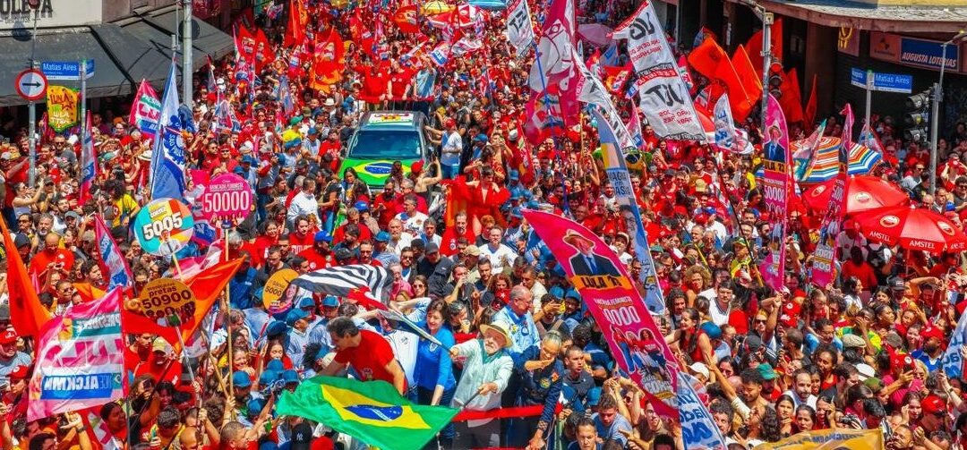 Haddad e Lula encerram campanha ao lado de milhares de apoiadores em SP
