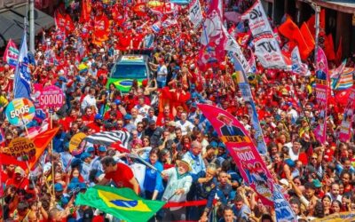 Haddad e Lula encerram campanha ao lado de milhares de apoiadores em SP